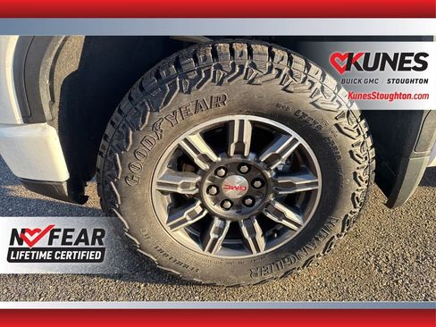 Used 2025 GMC Sierra 1500 AT4 image 16