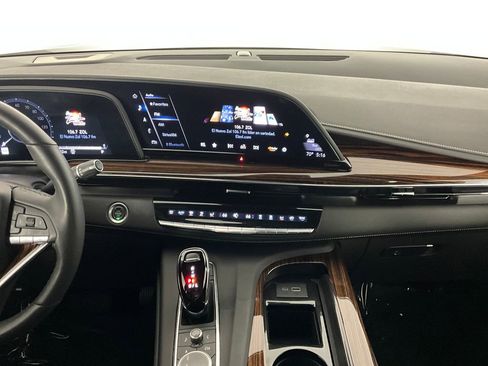 Used 2023 Cadillac Escalade Luxury image 12