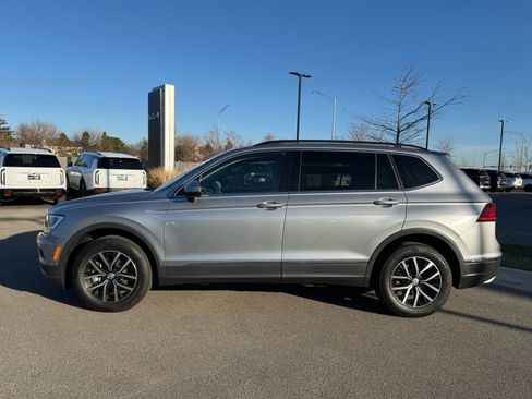 Used 2021 Volkswagen Tiguan SE R-Line image 3