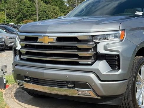 Used 2025 Chevrolet Silverado 1500 High Country w/ Technology Package AWD/4WD image 10