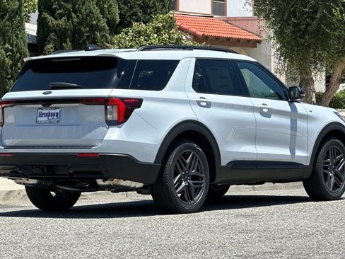 New 2026 Ford Explorer ST-Line w/ ST-Line Street Pack RWD image 5