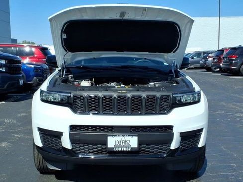 Used 2025 Jeep Grand Cherokee L Altitude AWD/4WD image 33