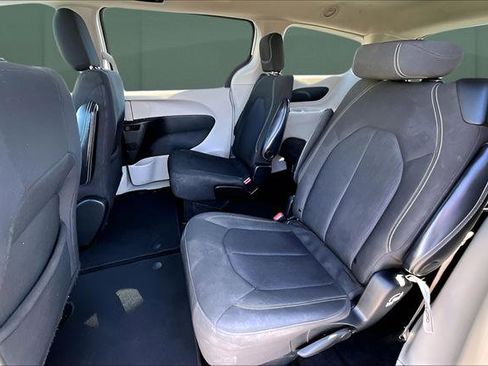 Used 2022 Chrysler Voyager LX image 20