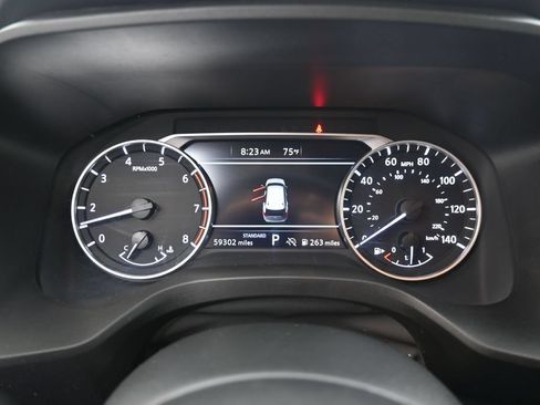 Used 2024 Nissan Rogue SV FWD image 11