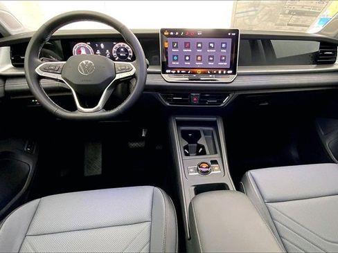 New 2026 Volkswagen Tiguan SE image 6