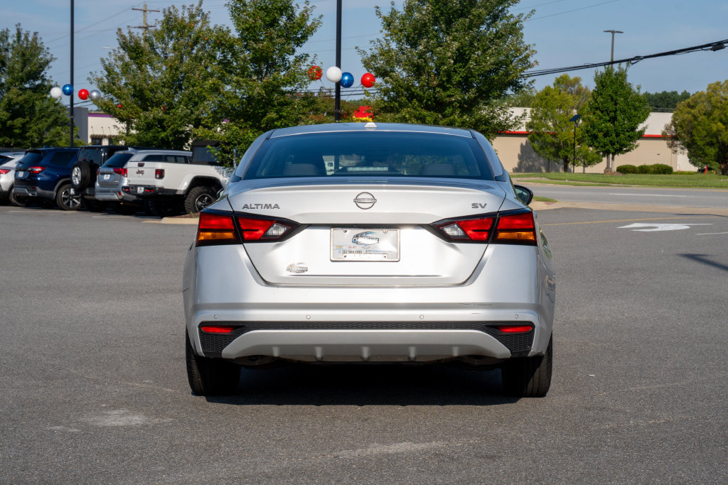 Used 2024 Nissan Altima 2.5 SV FWD image 6