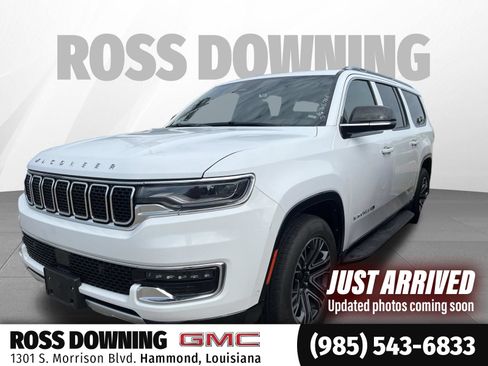Used 2024 Jeep Wagoneer L Series II w/ Flexible Seating Group RWD image 1