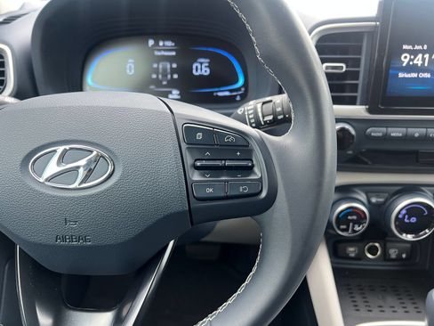 Used 2025 Hyundai Venue Limited FWD image 23