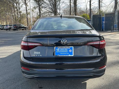 Used 2024 Volkswagen Jetta SE image 5