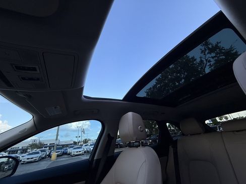 Used 2018 Jaguar F-PACE Premium image 26