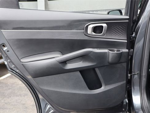 Certified 2022 Kia Sorento S w/ Panoramic Sunroof Package image 24