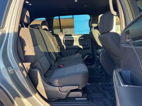 Used 2025 GMC Acadia Elevation image 21