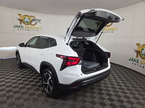 Certified 2024 Chevrolet Trax RS w/ Sunroof Package FWD image 31
