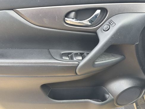 Used 2016 Nissan Rogue SV w/ SV Premium Package FWD image 22