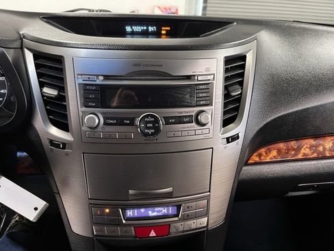 Used 2011 Subaru Outback 2.5i Limited image 27