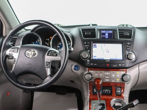 Used 2012 Toyota Highlander Limited AWD/4WD image 17