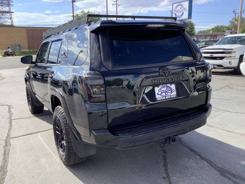 Used 2022 Toyota 4Runner TRD Off-Road Premium AWD/4WD image 19