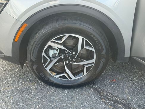 Used 2025 Kia Sportage LX image 23