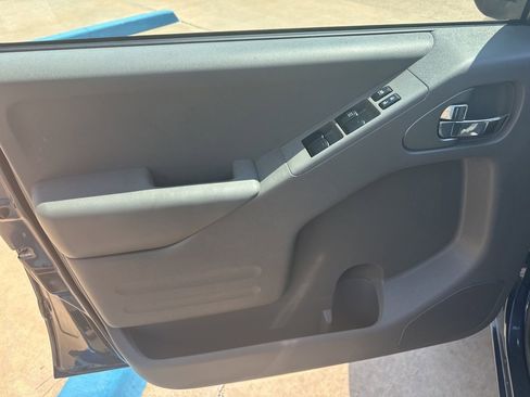 Used 2021 Nissan Frontier SV image 6