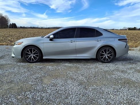 Used 2021 Toyota Camry SE image 30