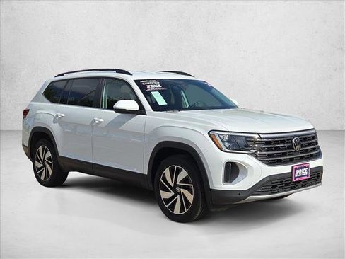 Used 2025 Volkswagen Atlas SE AWD/4WD image 3