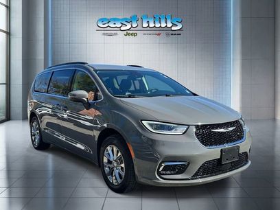 Used 2023 Chrysler Pacifica Touring-L