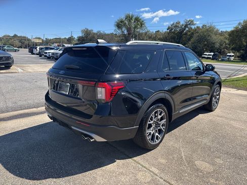 Used 2025 Ford Explorer Platinum w/ Ultimate Package image 2