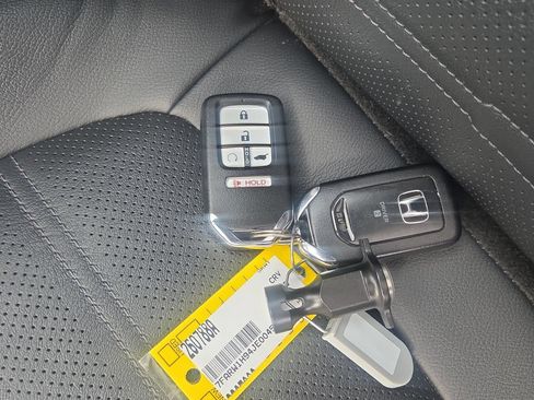 Used 2018 Honda CR-V Touring image 19
