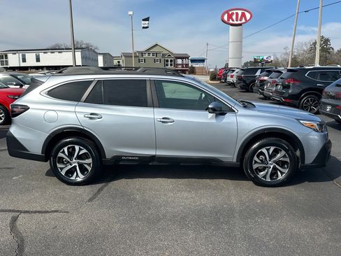 Used 2022 Subaru Outback Limited image 2