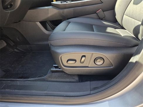 New 2026 Chevrolet Equinox LT w/ Convenience Package II image 22