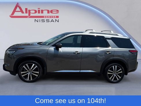 Used 2024 Nissan Pathfinder Platinum AWD/4WD image 2