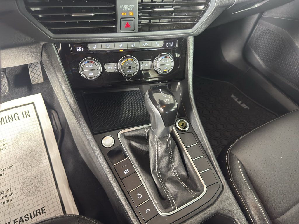 Used 2022 Volkswagen Jetta SE FWD image 25