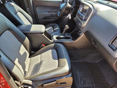 Used 2017 Chevrolet Colorado Z71 RWD image 10