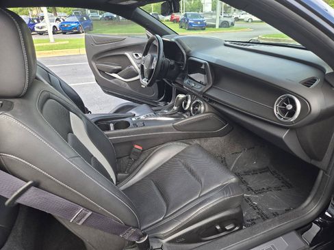 Used 2016 Chevrolet Camaro LT RWD image 17