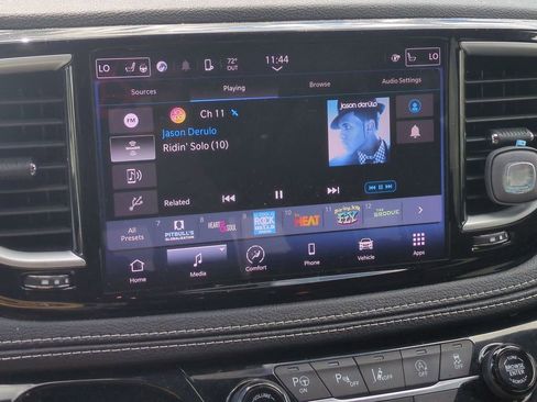 Used 2023 Chrysler Pacifica Touring-L w/ S Appearance Package image 18