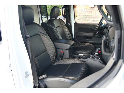 Used 2022 Jeep Wrangler Unlimited Sahara AWD/4WD image 14