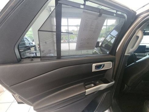 Used 2021 Ford Explorer Limited w/ Equipment Group 301A AWD/4WD image 24