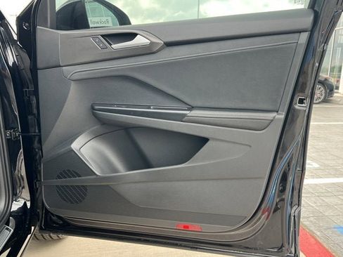 New 2025 Volkswagen Taos SE image 26