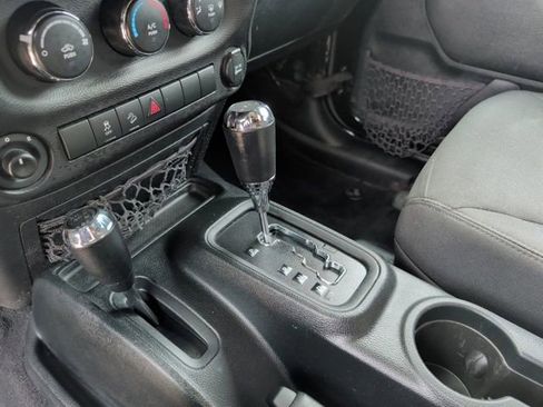 Used 2018 Jeep Wrangler Unlimited Sport S image 27