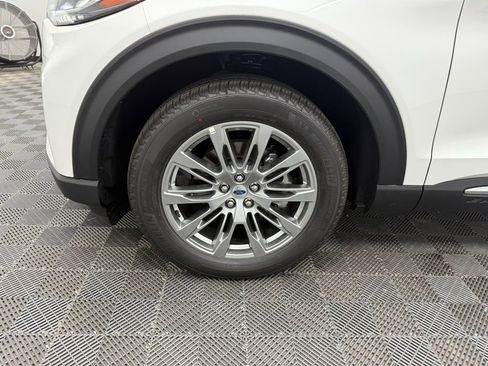 New 2025 Ford Explorer Active w/ Active Comfort Package image 23
