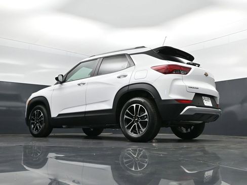 New 2026 Chevrolet TrailBlazer LT w/ LT Cold Weather Package FWD image 40