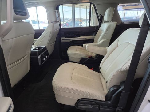 Used 2018 Ford Expedition Max Platinum image 17