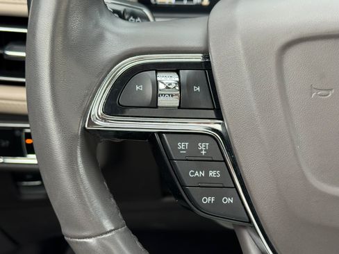 Used 2023 Lincoln Nautilus Reserve AWD/4WD image 18