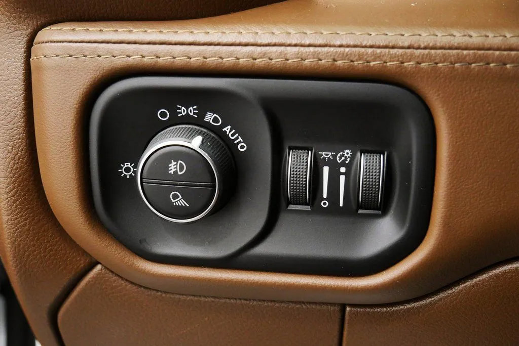 Used 2022 RAM 3500 Limited AWD/4WD image 26