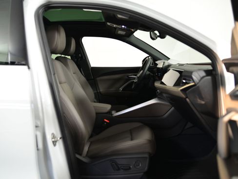 Certified 2025 Audi Q5 Premium w/ Convenience Package image 18