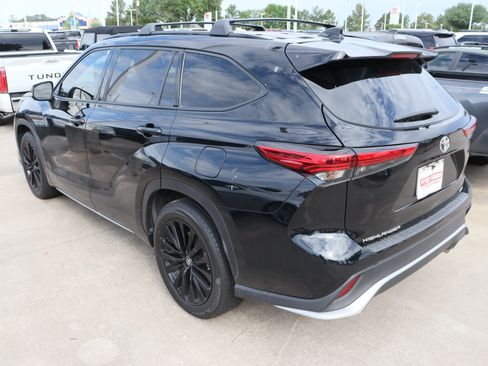 Used 2023 Toyota Highlander XSE image 7