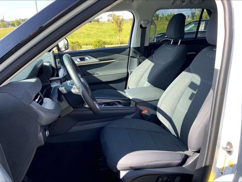Used 2026 Ford Explorer Active AWD/4WD image 9