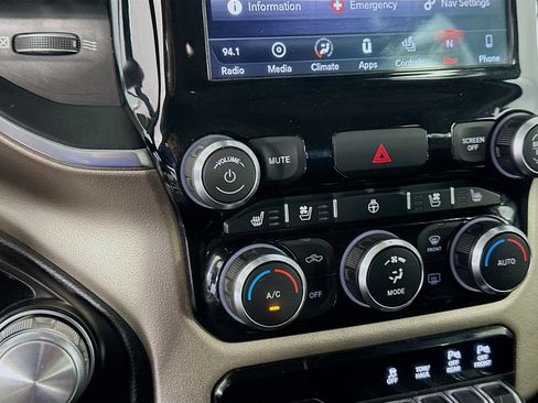 Used 2019 RAM 1500 Laramie AWD/4WD image 14