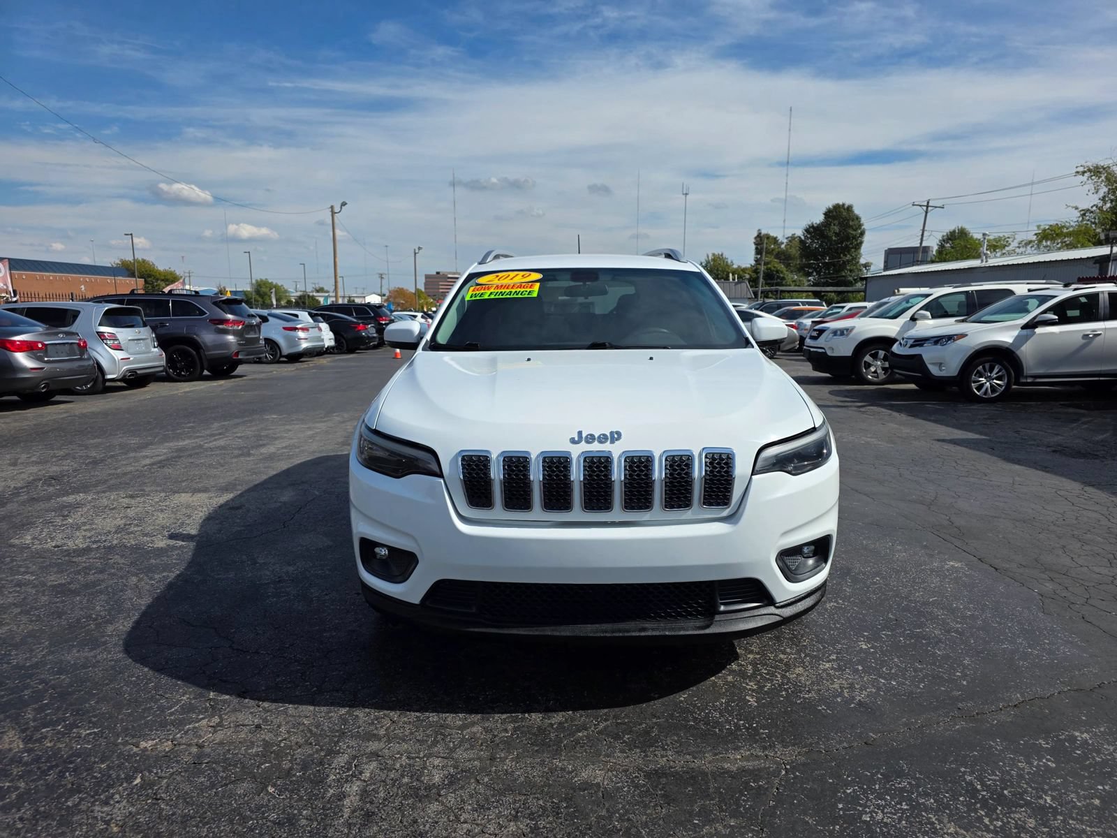 Used 2019 Jeep Cherokee Latitude Plus FWD image 23