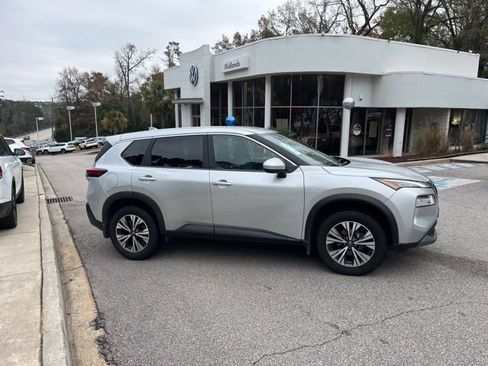 Used 2023 Nissan Rogue SV image 2